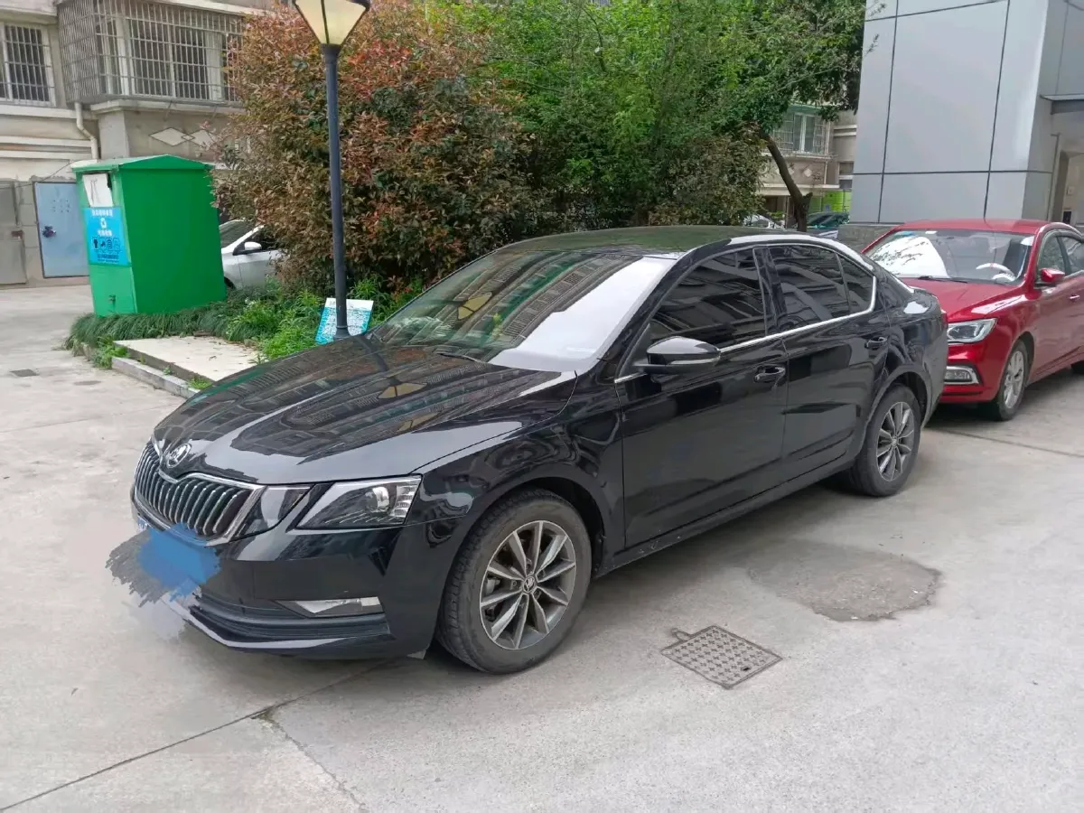 2022 Skoda Octavia 1.5L 113HP L4 6AT,autocango,china used car exporter,china ev exporter,chinese used car exporter,chinese used ev exporter
