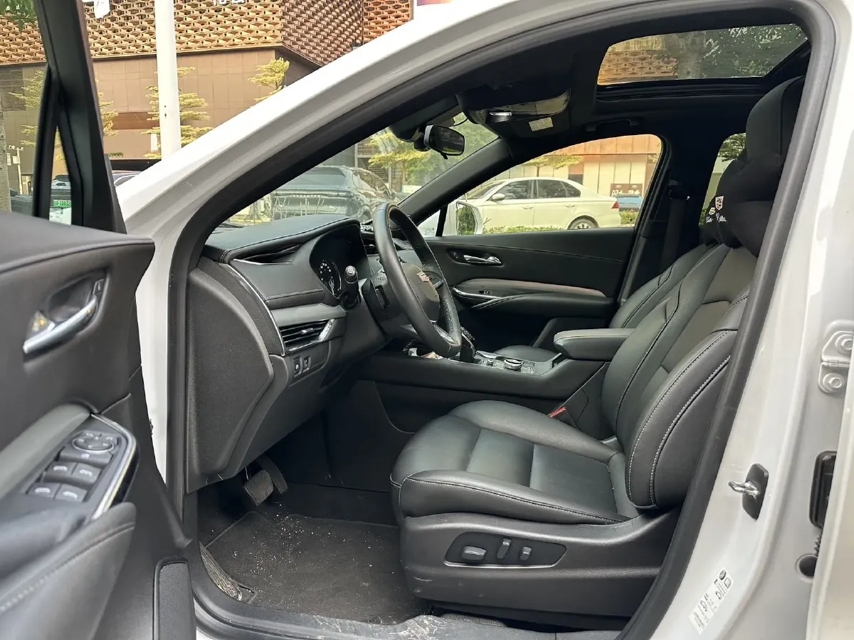 2022 Cadillac XT4 2.0T 237HP L4 9AT,autocango,china used car exporter,china ev exporter,chinese used car exporter,chinese used ev exporter