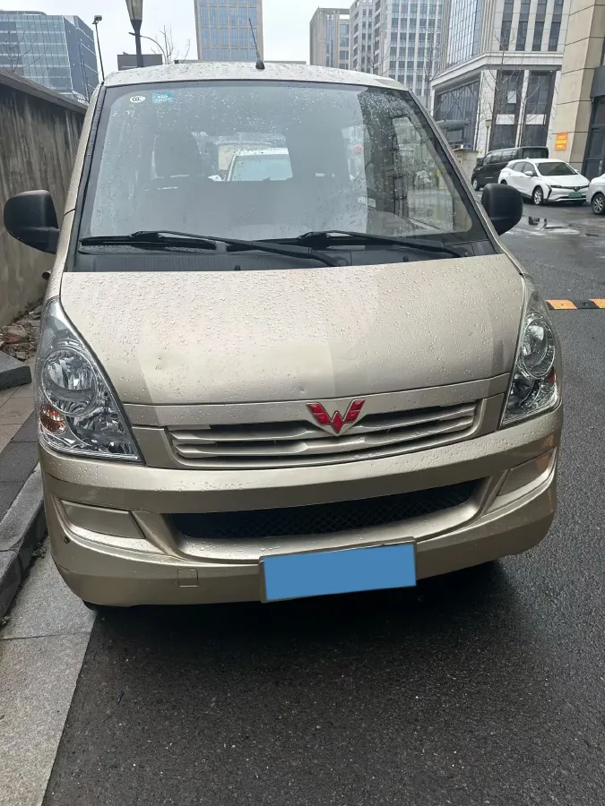 2021 WuLing RongGuang S 1.2L 76HP L4 5MT,autocango,china used car exporter,china ev exporter,chinese used car exporter,chinese used ev exporter