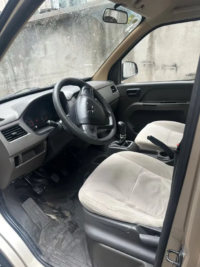 2021 WuLing RongGuang S 1.2L 76HP L4 5MT,autocango,china used car exporter,china ev exporter,chinese used car exporter,chinese used ev exporter