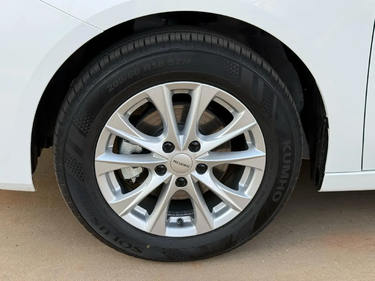 2026 Roewe i5 1.5L 129HP L4 5MT,autocango,china used car exporter,china ev exporter,chinese used car exporter,chinese used ev exporter