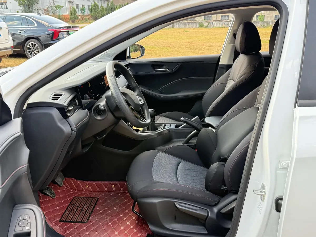 2026 Roewe i5 1.5L 129HP L4 5MT,autocango,china used car exporter,china ev exporter,chinese used car exporter,chinese used ev exporter