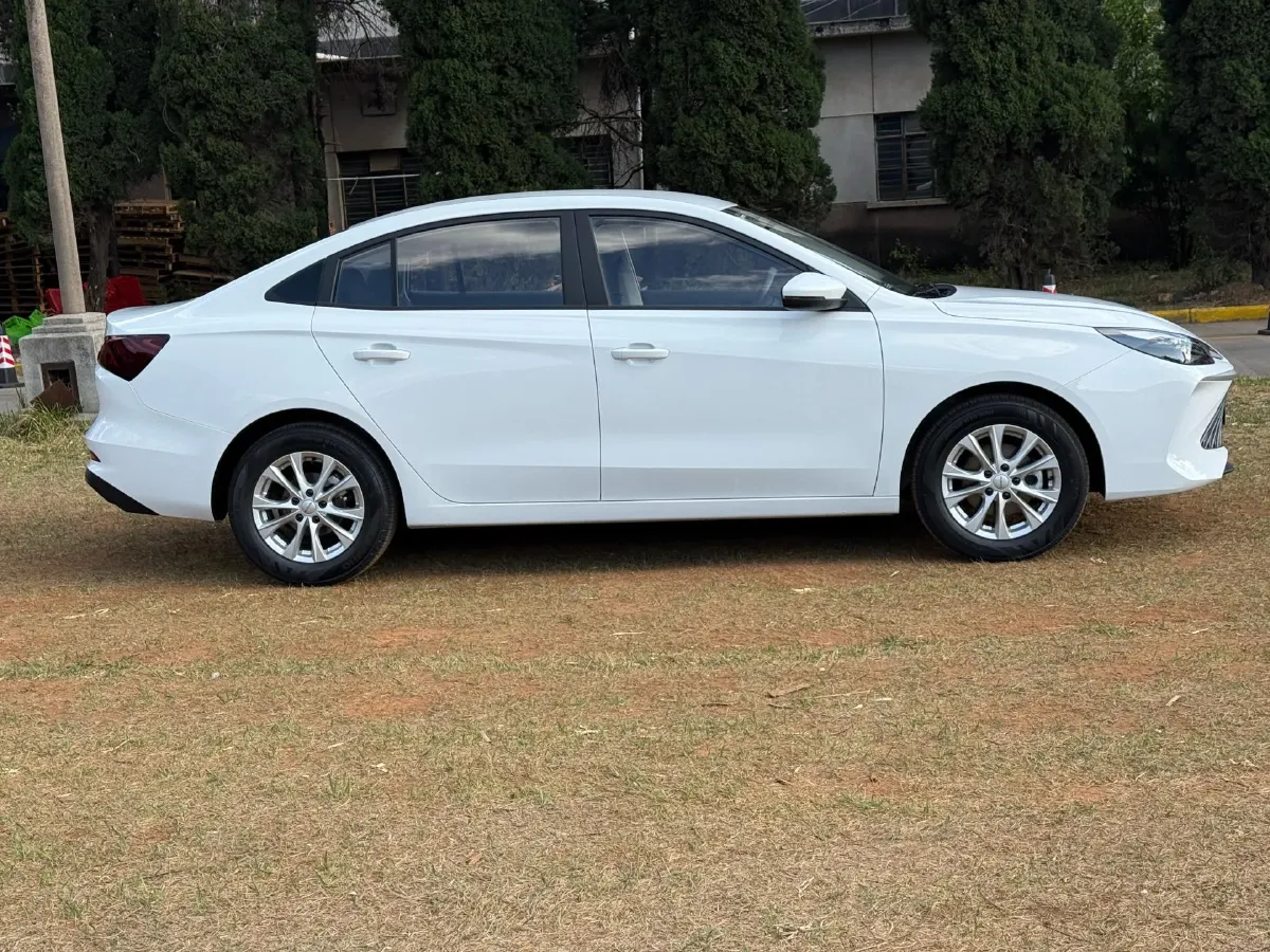 2026 Roewe i5 1.5L 129HP L4 5MT,autocango,china used car exporter,china ev exporter,chinese used car exporter,chinese used ev exporter