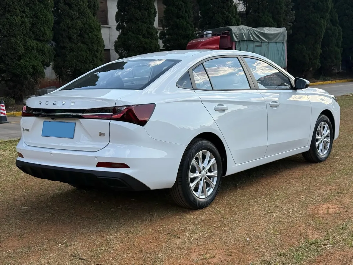 2026 Roewe i5 1.5L 129HP L4 5MT,autocango,china used car exporter,china ev exporter,chinese used car exporter,chinese used ev exporter