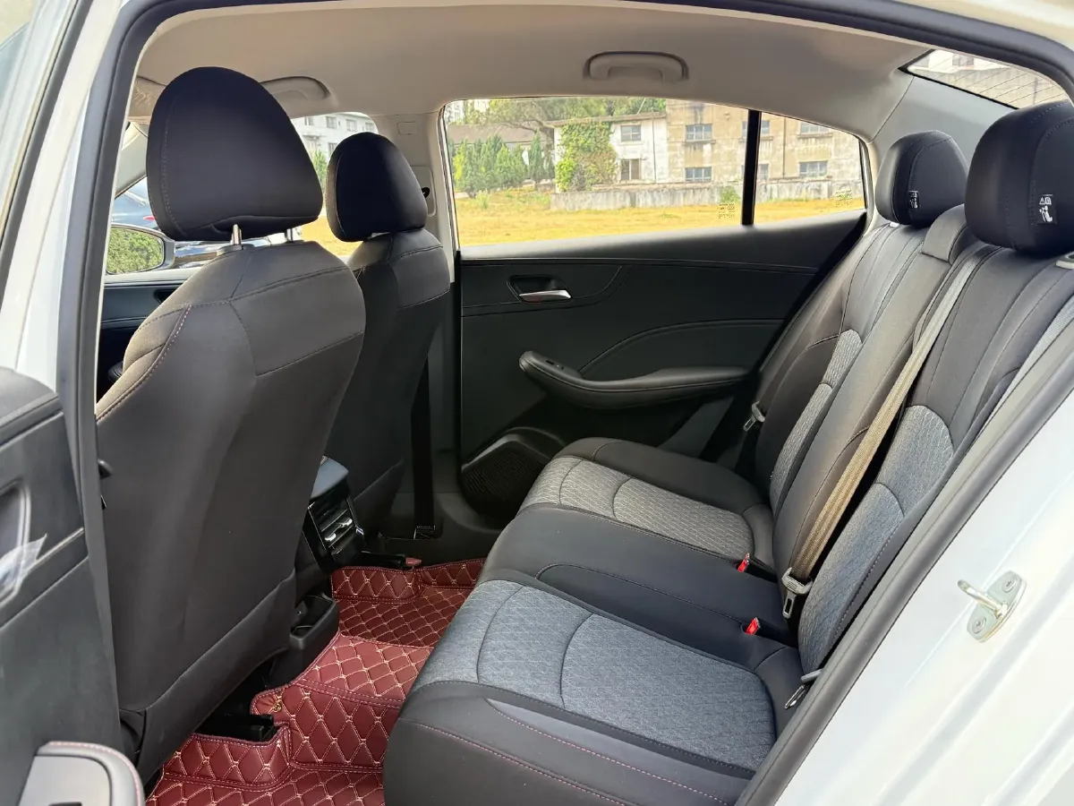 2026 Roewe i5 1.5L 129HP L4 5MT,autocango,china used car exporter,china ev exporter,chinese used car exporter,chinese used ev exporter