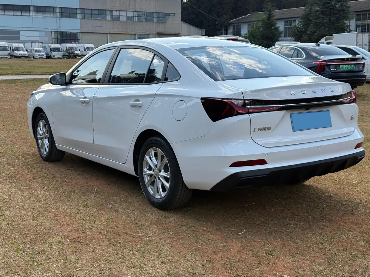 2026 Roewe i5 1.5L 129HP L4 5MT,autocango,china used car exporter,china ev exporter,chinese used car exporter,chinese used ev exporter