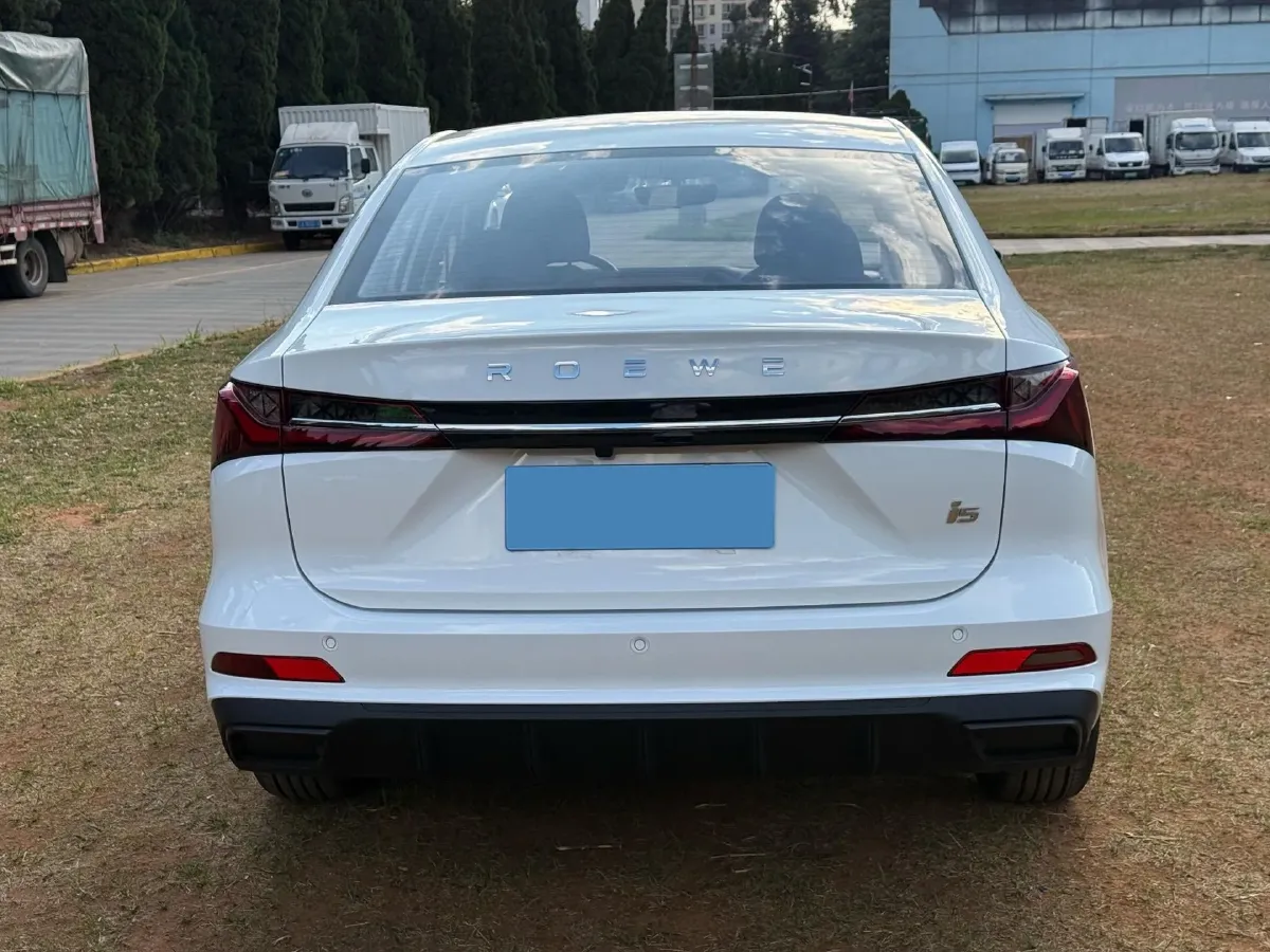 2026 Roewe i5 1.5L 129HP L4 5MT,autocango,china used car exporter,china ev exporter,chinese used car exporter,chinese used ev exporter
