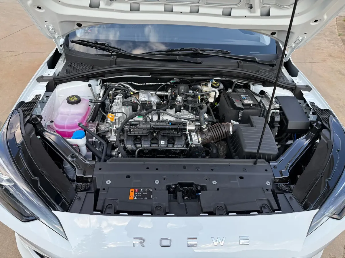 2026 Roewe i5 1.5L 129HP L4 5MT,autocango,china used car exporter,china ev exporter,chinese used car exporter,chinese used ev exporter