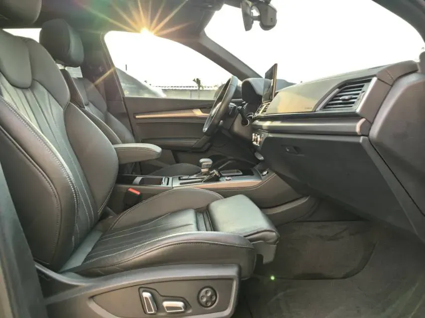 2023 Audi Q5L 2.0T 190HP L4 7DCT,autocango,china used car exporter,china ev exporter,chinese used car exporter,chinese used ev exporter