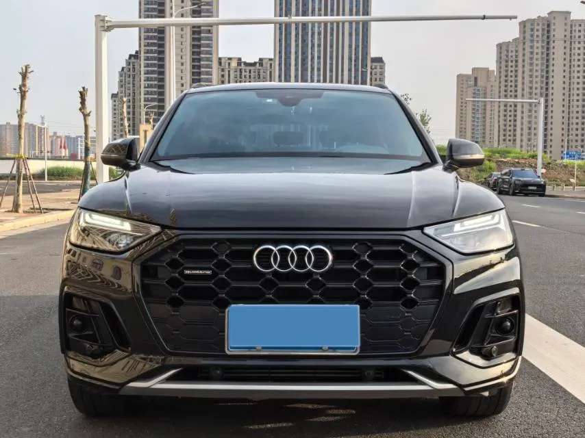 2023 Audi Q5L 2.0T 190HP L4 7DCT,autocango,china used car exporter,china ev exporter,chinese used car exporter,chinese used ev exporter