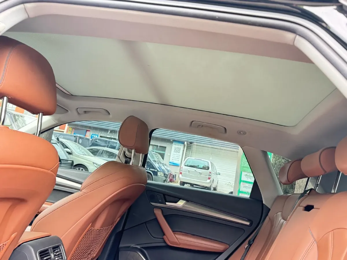 2022 Audi Q5L 2.0T 190HP L4 7DCT,autocango,china used car exporter,china ev exporter,chinese used car exporter,chinese used ev exporter