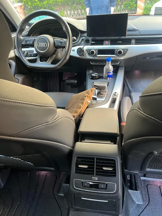 2022 Audi A4L 2.0T 190HP L4 7DCT,autocango,china used car exporter,china ev exporter,chinese used car exporter,chinese used ev exporter