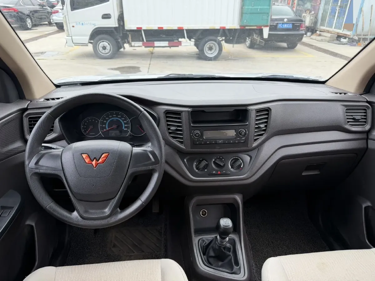 2019 WuLing RongGuang V 1.5L 99HP L4 6MT,autocango,china used car exporter,china ev exporter,chinese used car exporter,chinese used ev exporter