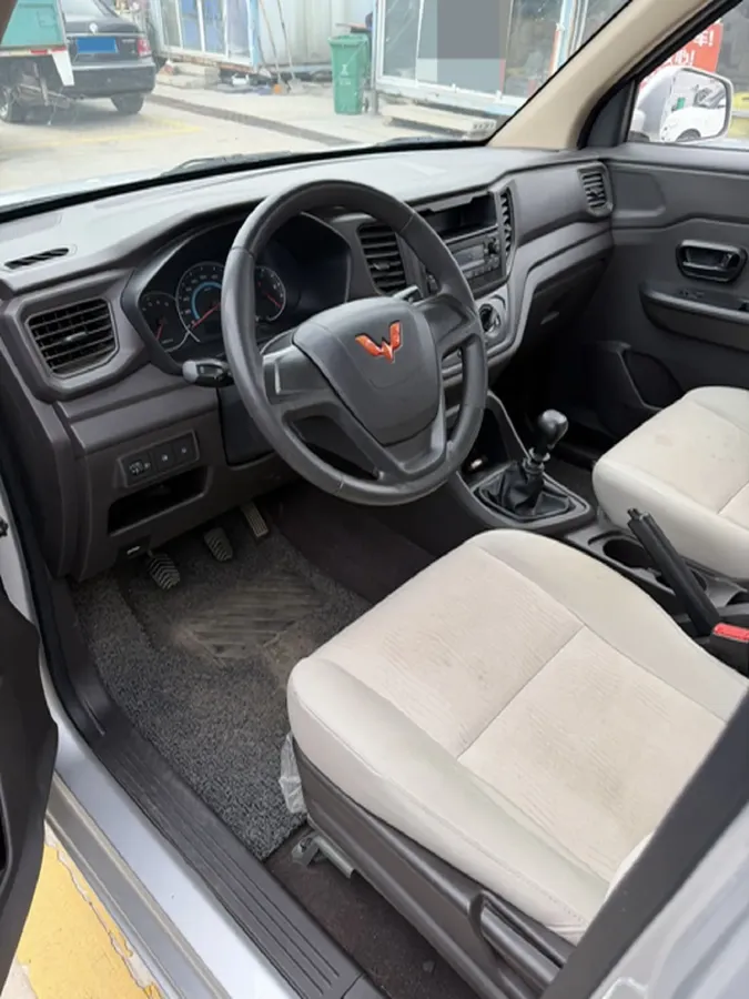 2019 WuLing RongGuang V 1.5L 99HP L4 6MT,autocango,china used car exporter,china ev exporter,chinese used car exporter,chinese used ev exporter