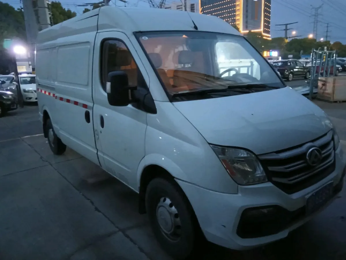 2019 MAXUS XinTu V80 2.0T 139HP L4 6MT,autocango,china used car exporter,china ev exporter,chinese used car exporter,chinese used ev exporter
