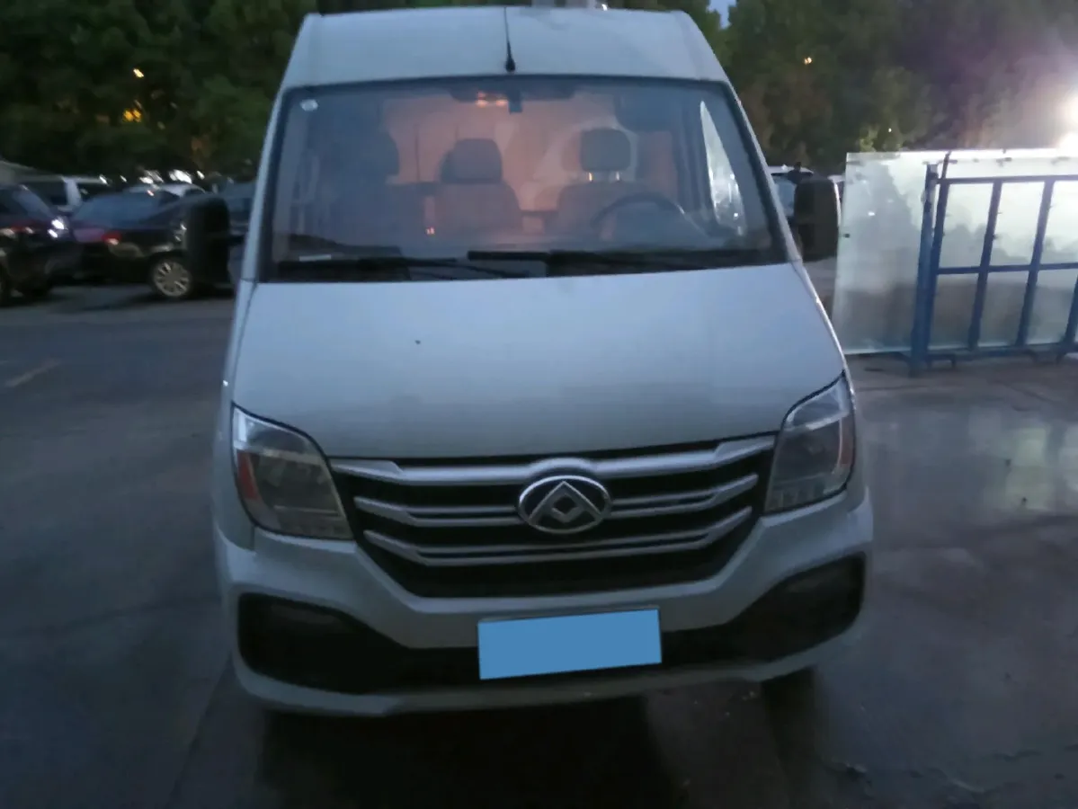 2019 MAXUS XinTu V80 2.0T 139HP L4 6MT,autocango,china used car exporter,china ev exporter,chinese used car exporter,chinese used ev exporter