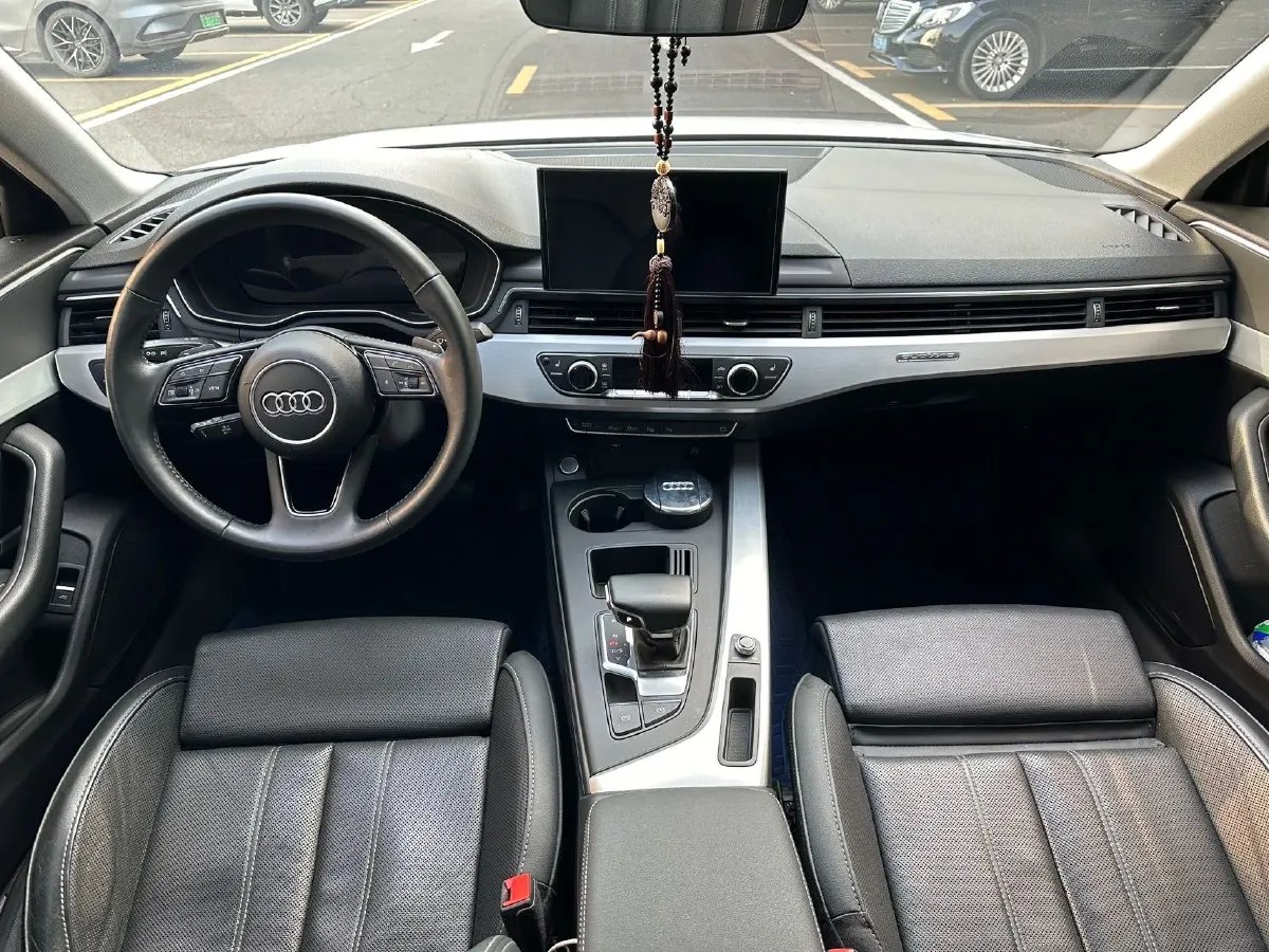 2022 Audi A4L 2.0T 190HP L4 7DCT,autocango,china used car exporter,china ev exporter,chinese used car exporter,chinese used ev exporter