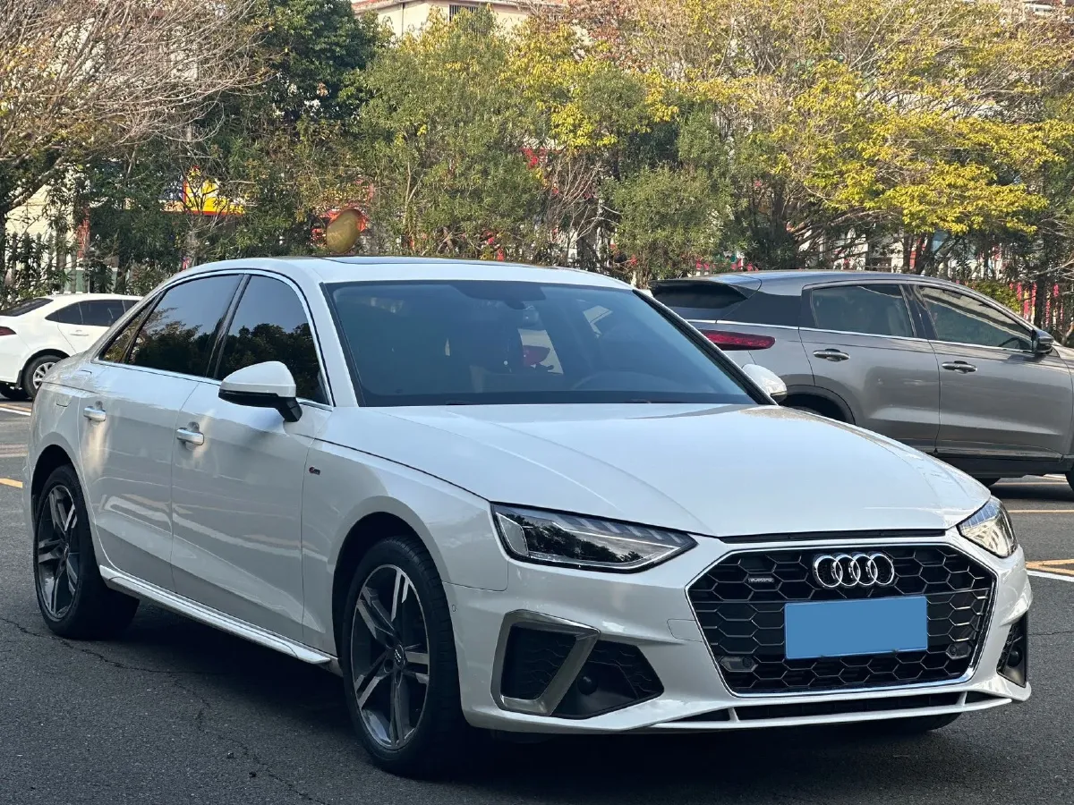 2022 Audi A4L 2.0T 190HP L4 7DCT,autocango,china used car exporter,china ev exporter,chinese used car exporter,chinese used ev exporter
