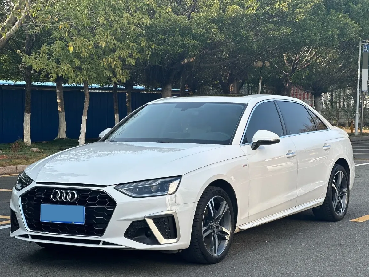 2022 Audi A4L 2.0T 190HP L4 7DCT,autocango,china used car exporter,china ev exporter,chinese used car exporter,chinese used ev exporter