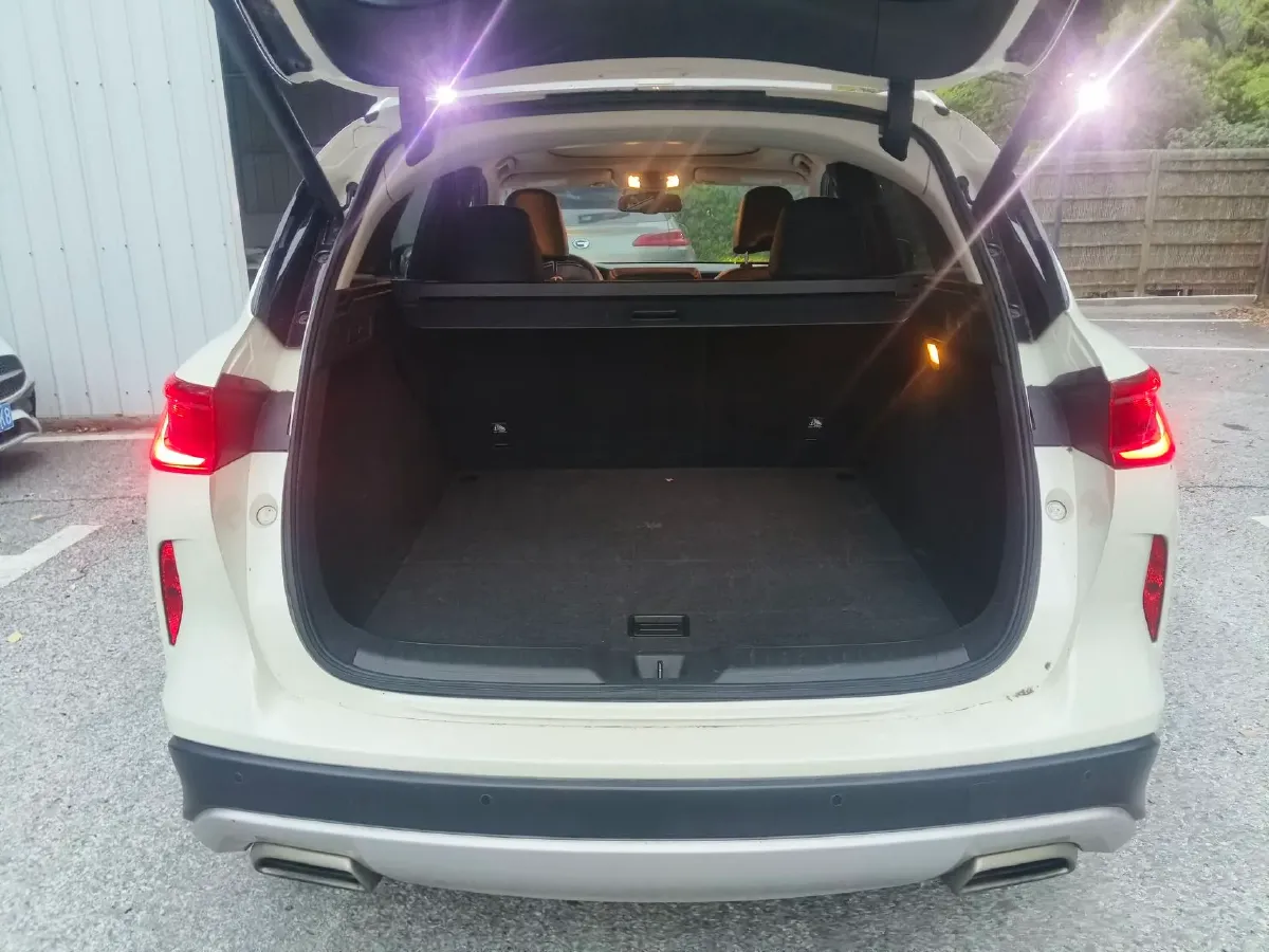 2018 Jeep Grand Commander 2.0T 265HP L4 9AT,autocango,china used car exporter,china ev exporter,chinese used car exporter,chinese used ev exporter