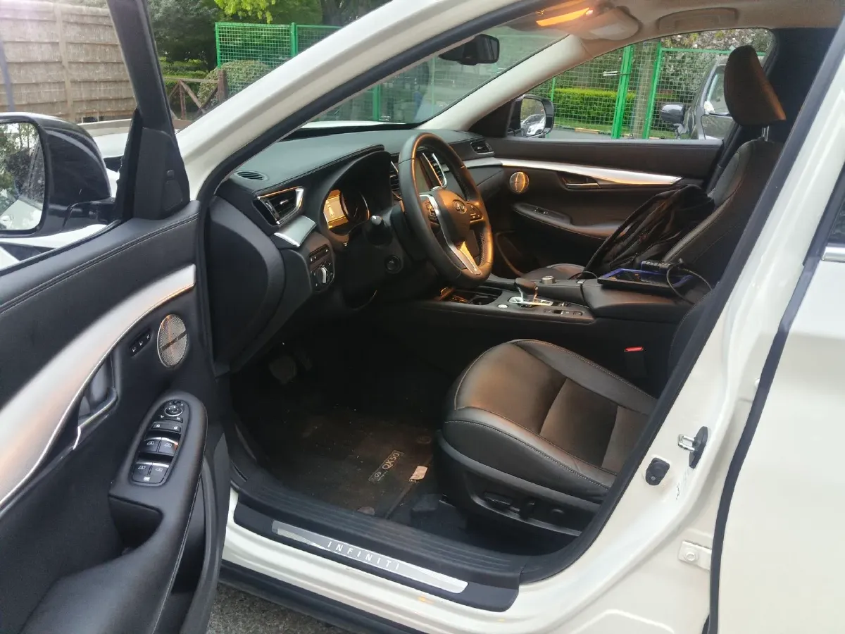 2018 Jeep Grand Commander 2.0T 265HP L4 9AT,autocango,china used car exporter,china ev exporter,chinese used car exporter,chinese used ev exporter