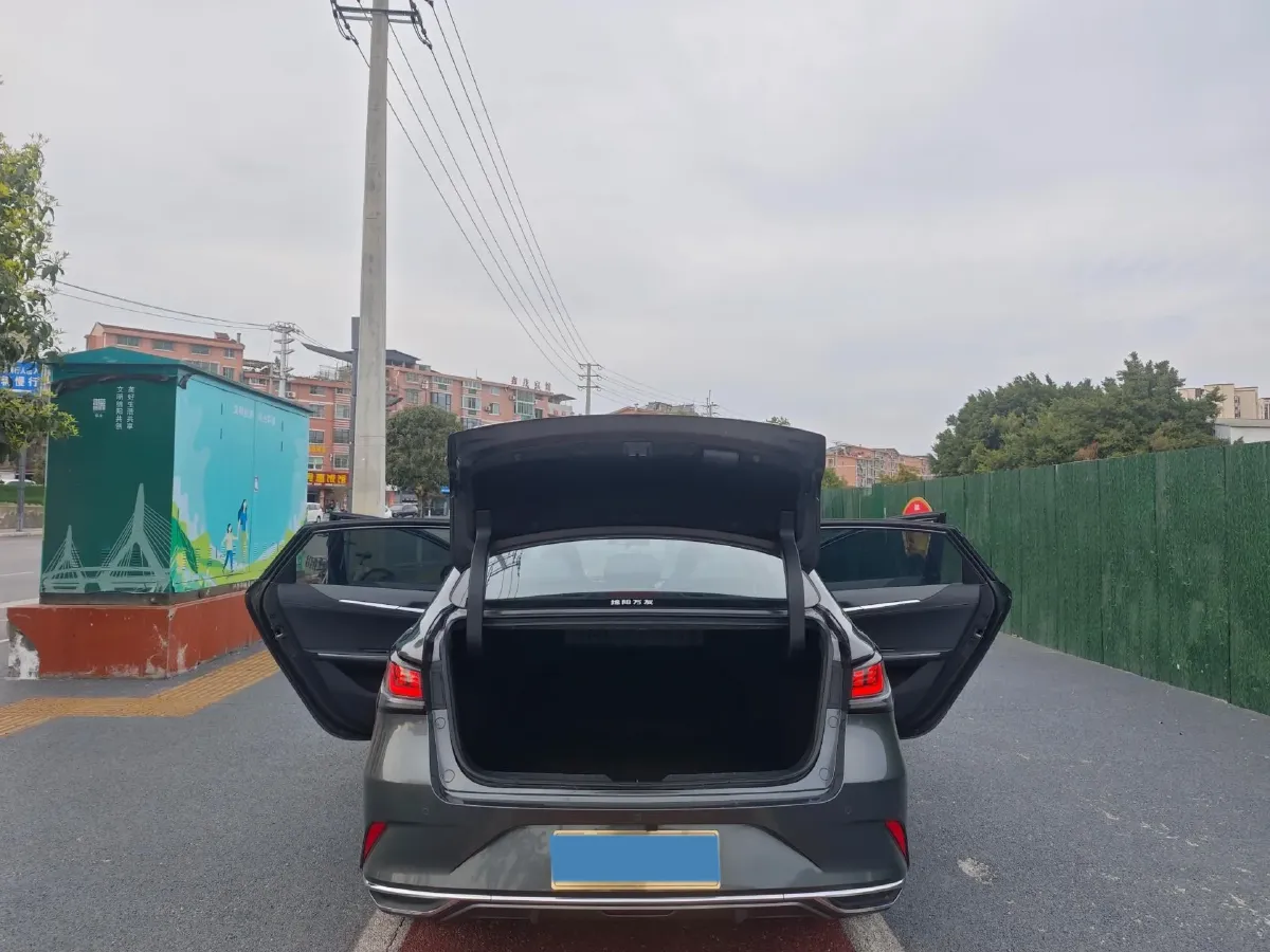 2023 ChangAn Raeton Plus 1.5T 188HP L4 7DCT,autocango,china used car exporter,china ev exporter,chinese used car exporter,chinese used ev exporter