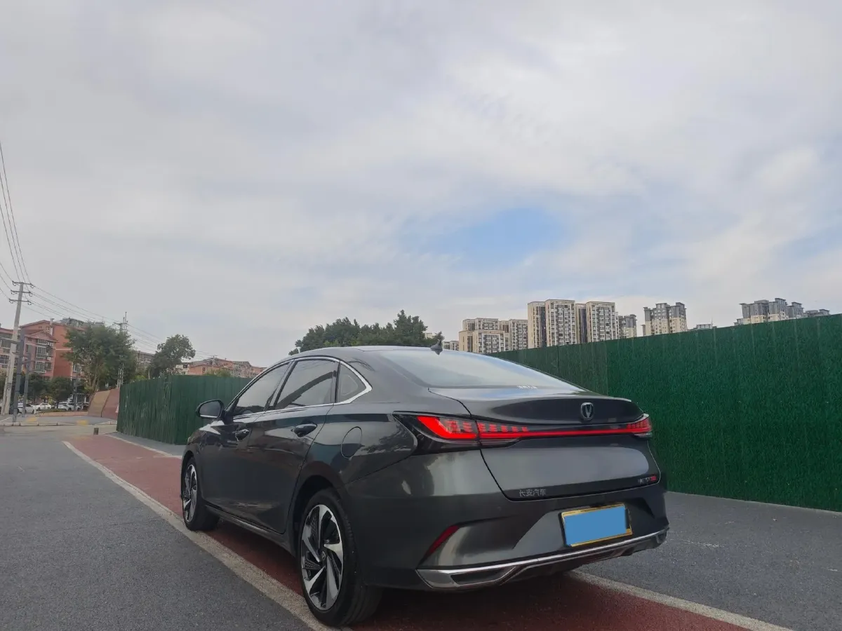 2023 ChangAn Raeton Plus 1.5T 188HP L4 7DCT,autocango,china used car exporter,china ev exporter,chinese used car exporter,chinese used ev exporter