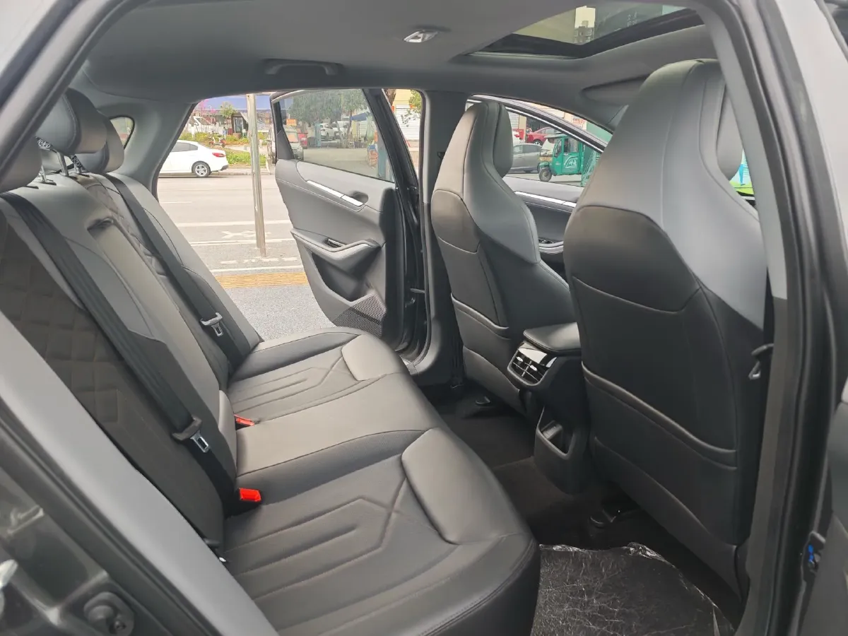 2023 ChangAn Raeton Plus 1.5T 188HP L4 7DCT,autocango,china used car exporter,china ev exporter,chinese used car exporter,chinese used ev exporter