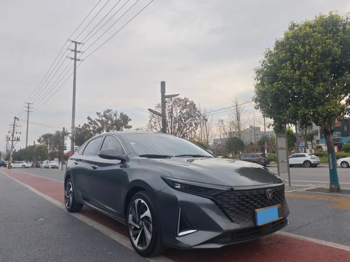 2023 ChangAn Raeton Plus 1.5T 188HP L4 7DCT,autocango,china used car exporter,china ev exporter,chinese used car exporter,chinese used ev exporter