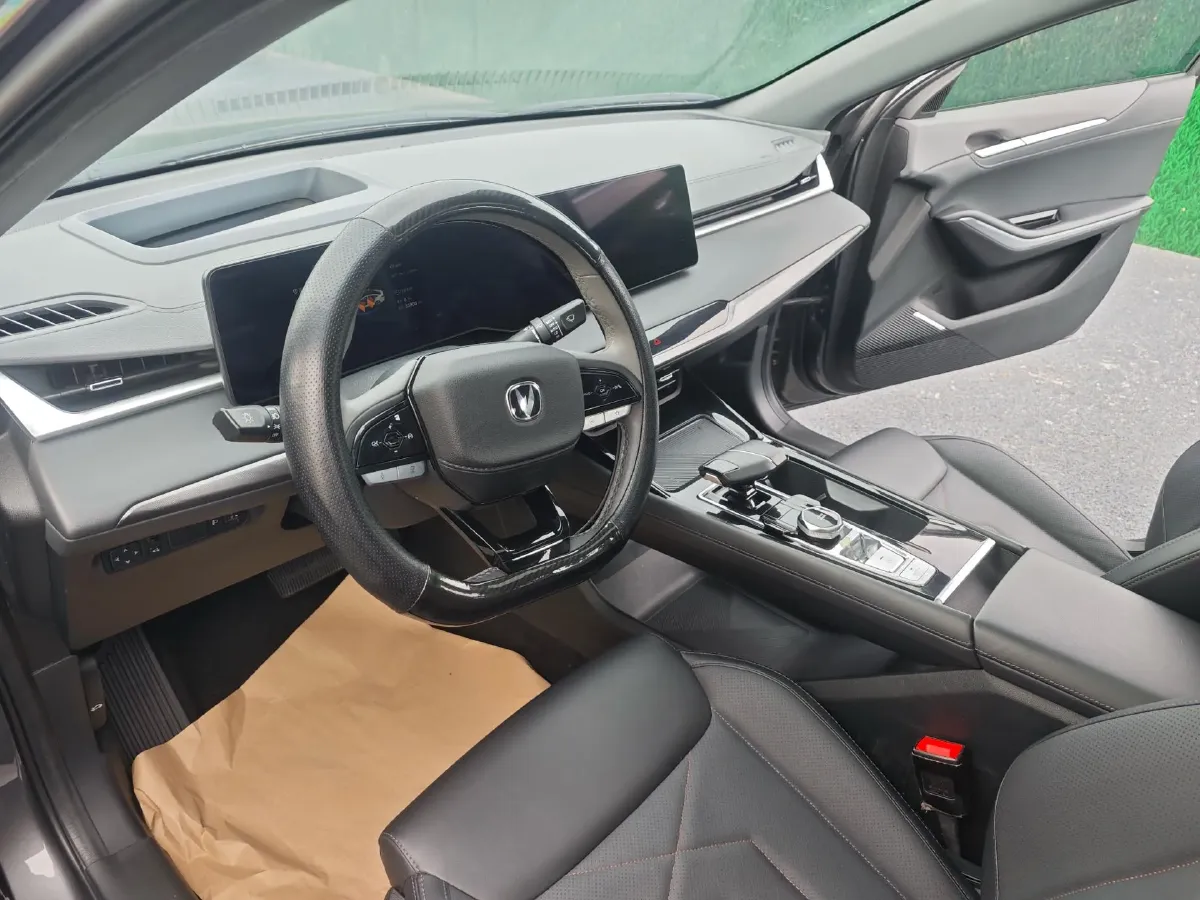 2023 ChangAn Raeton Plus 1.5T 188HP L4 7DCT,autocango,china used car exporter,china ev exporter,chinese used car exporter,chinese used ev exporter