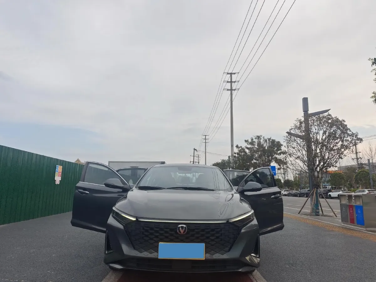 2023 ChangAn Raeton Plus 1.5T 188HP L4 7DCT,autocango,china used car exporter,china ev exporter,chinese used car exporter,chinese used ev exporter