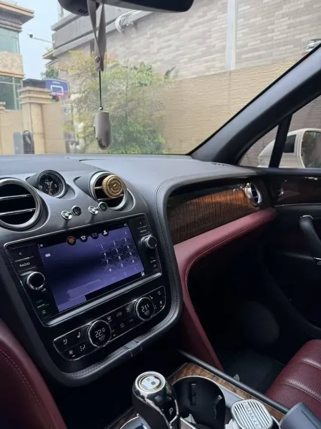 2018 Bentley Bentayga 4.0T 550HP V8 8AT,autocango,china used car exporter,china ev exporter,chinese used car exporter,chinese used ev exporter