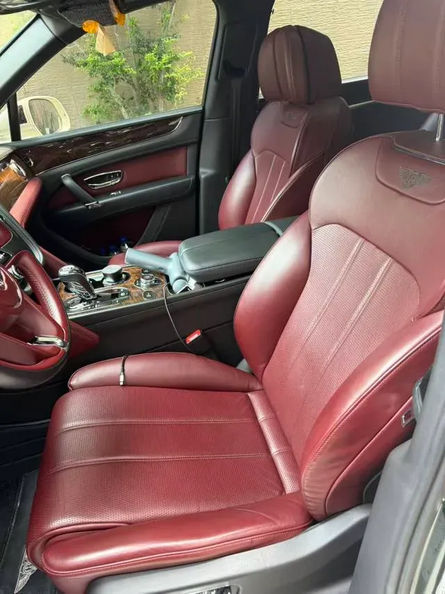 2018 Bentley Bentayga 4.0T 550HP V8 8AT,autocango,china used car exporter,china ev exporter,chinese used car exporter,chinese used ev exporter