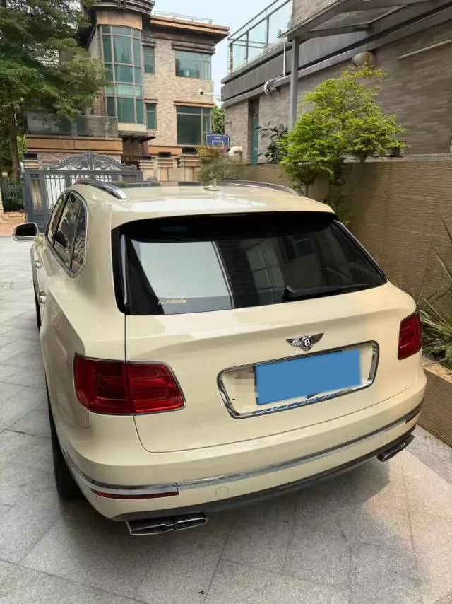 2018 Bentley Bentayga 4.0T 550HP V8 8AT,autocango,china used car exporter,china ev exporter,chinese used car exporter,chinese used ev exporter