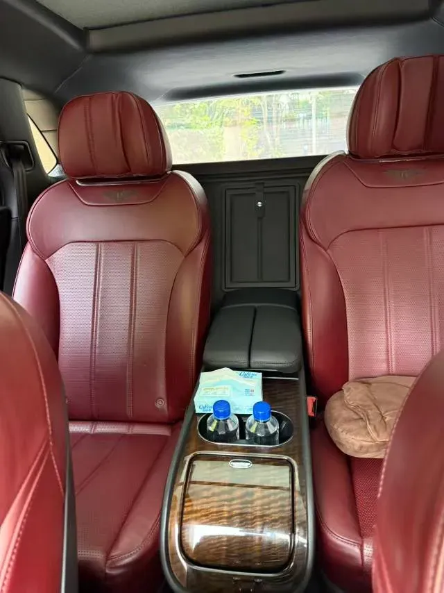 2018 Bentley Bentayga 4.0T 550HP V8 8AT,autocango,china used car exporter,china ev exporter,chinese used car exporter,chinese used ev exporter