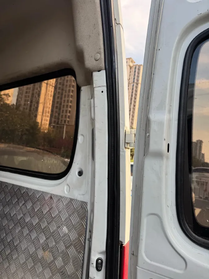 2020 MAXUS XinTu V80 2.5T 136HP L4 6MT,autocango,china used car exporter,china ev exporter,chinese used car exporter,chinese used ev exporter