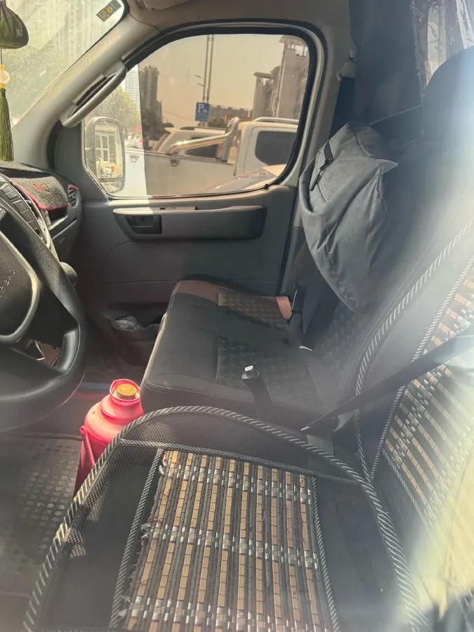 2020 MAXUS XinTu V80 2.5T 136HP L4 6MT,autocango,china used car exporter,china ev exporter,chinese used car exporter,chinese used ev exporter