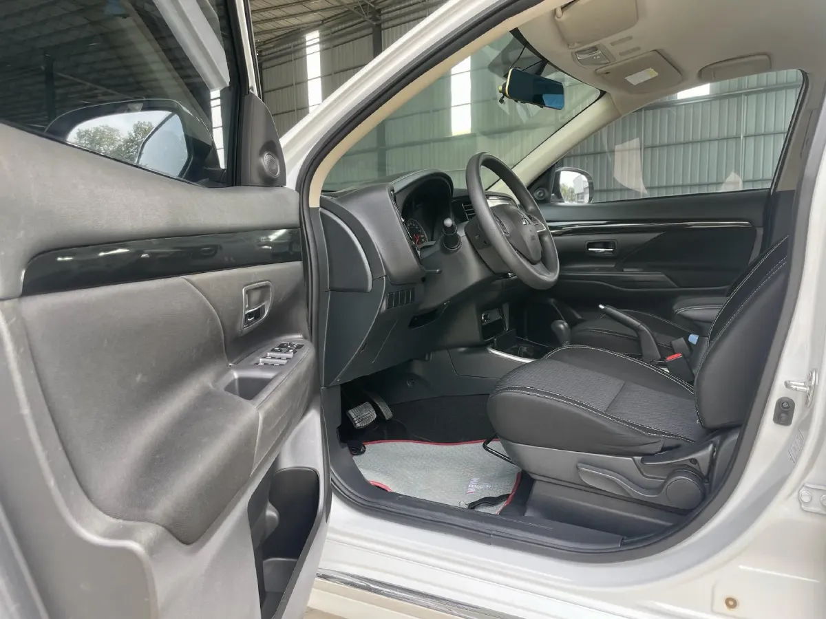 2021 Mitsubishi Outlander 2.0L 166HP L4 CVT,autocango,china used car exporter,china ev exporter,chinese used car exporter,chinese used ev exporter