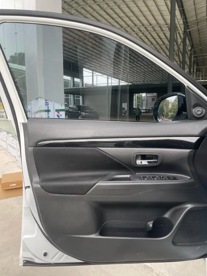 2021 Mitsubishi Outlander 2.0L 166HP L4 CVT,autocango,china used car exporter,china ev exporter,chinese used car exporter,chinese used ev exporter