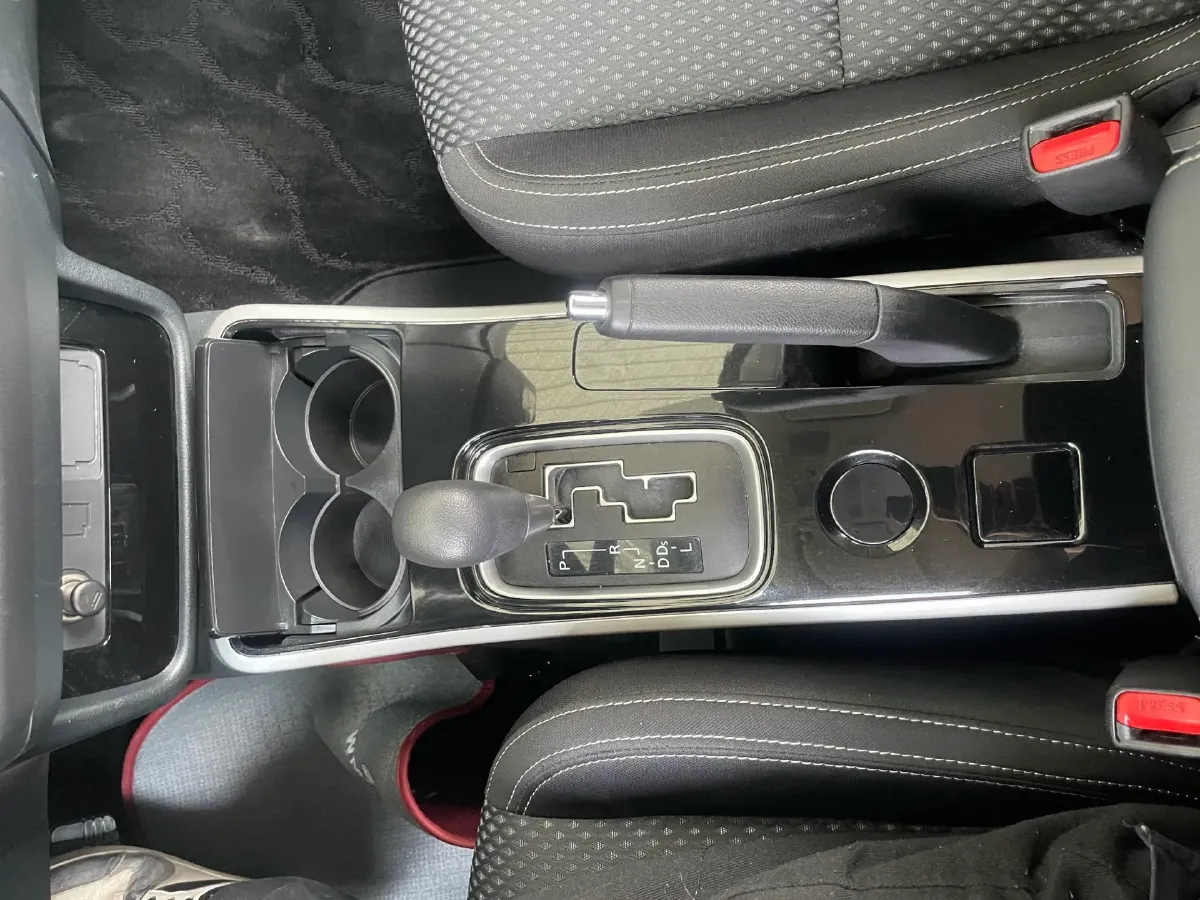 2021 Mitsubishi Outlander 2.0L 166HP L4 CVT,autocango,china used car exporter,china ev exporter,chinese used car exporter,chinese used ev exporter