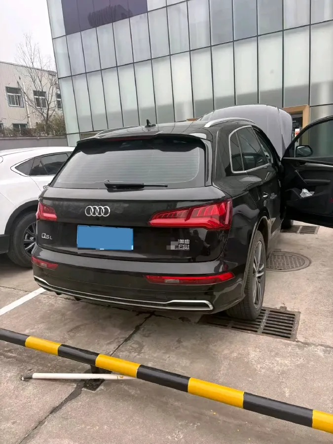 2020 Audi Q5L 2.0T 252HP L4 7DCT,autocango,china used car exporter,china ev exporter,chinese used car exporter,chinese used ev exporter