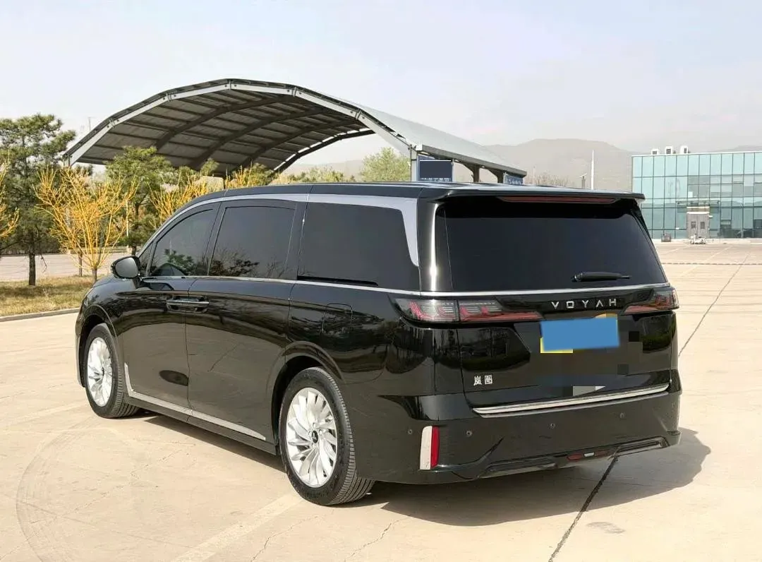 2024 Voyah Dream 1.5T 150HP L4 PHEV 43KWH,autocango,china used car exporter,china ev exporter,chinese used car exporter,chinese used ev exporter
