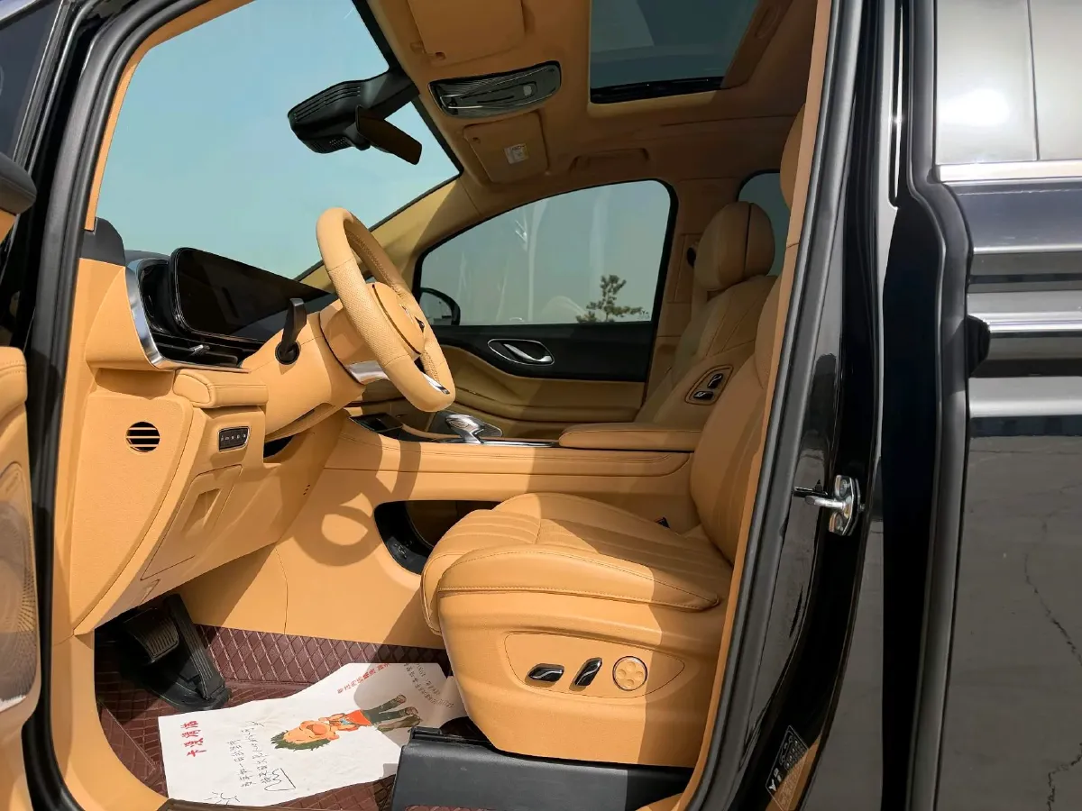 2024 Voyah Dream 1.5T 150HP L4 PHEV 43KWH,autocango,china used car exporter,china ev exporter,chinese used car exporter,chinese used ev exporter