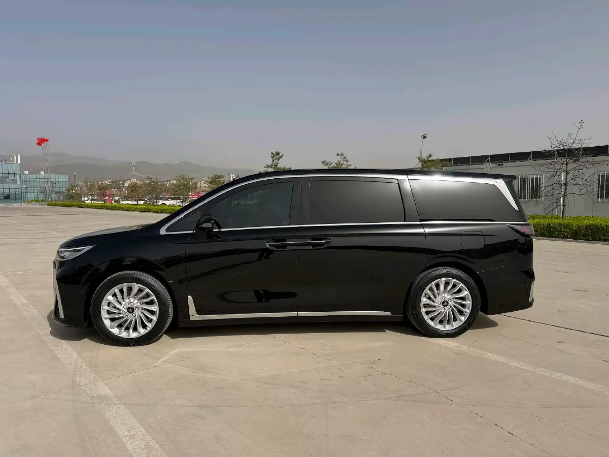 2024 Voyah Dream 1.5T 150HP L4 PHEV 43KWH,autocango,china used car exporter,china ev exporter,chinese used car exporter,chinese used ev exporter