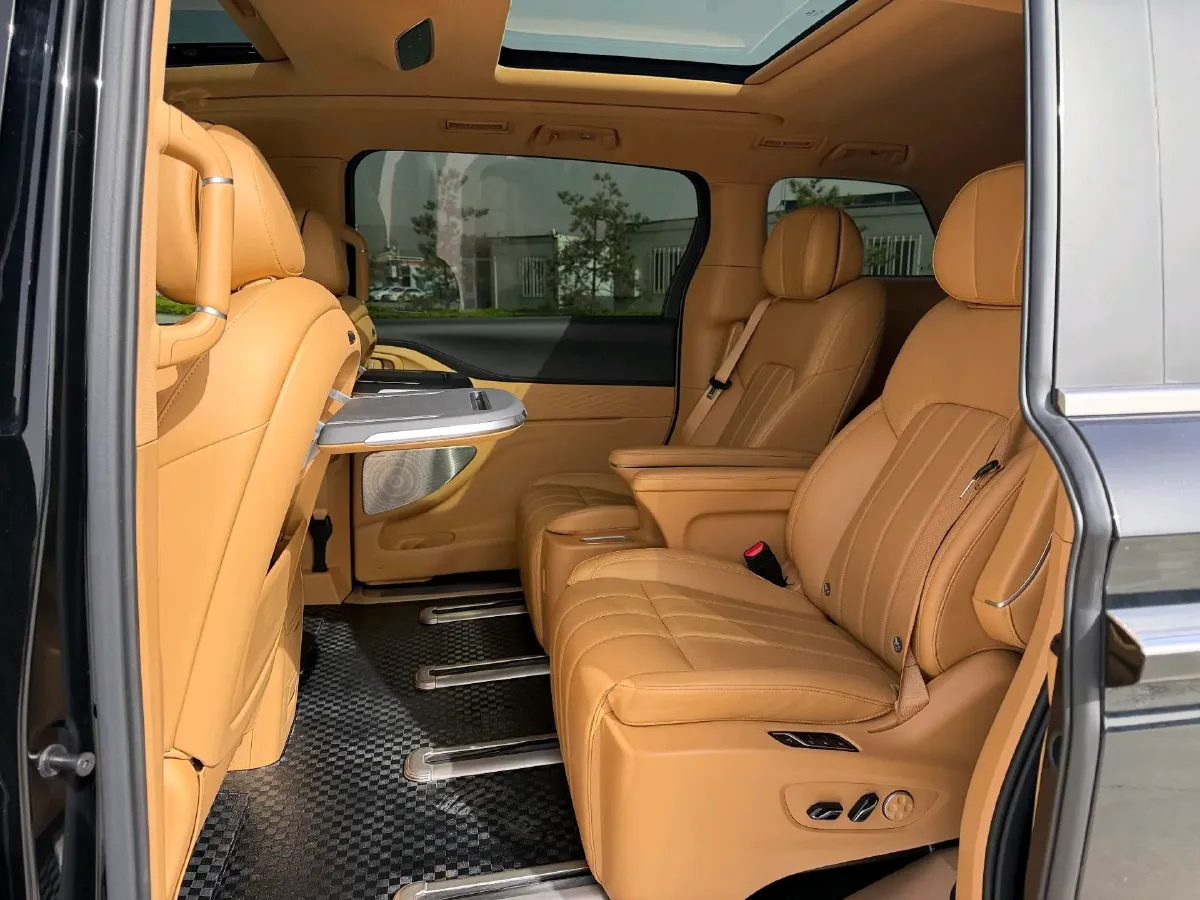 2024 Voyah Dream 1.5T 150HP L4 PHEV 43KWH,autocango,china used car exporter,china ev exporter,chinese used car exporter,chinese used ev exporter