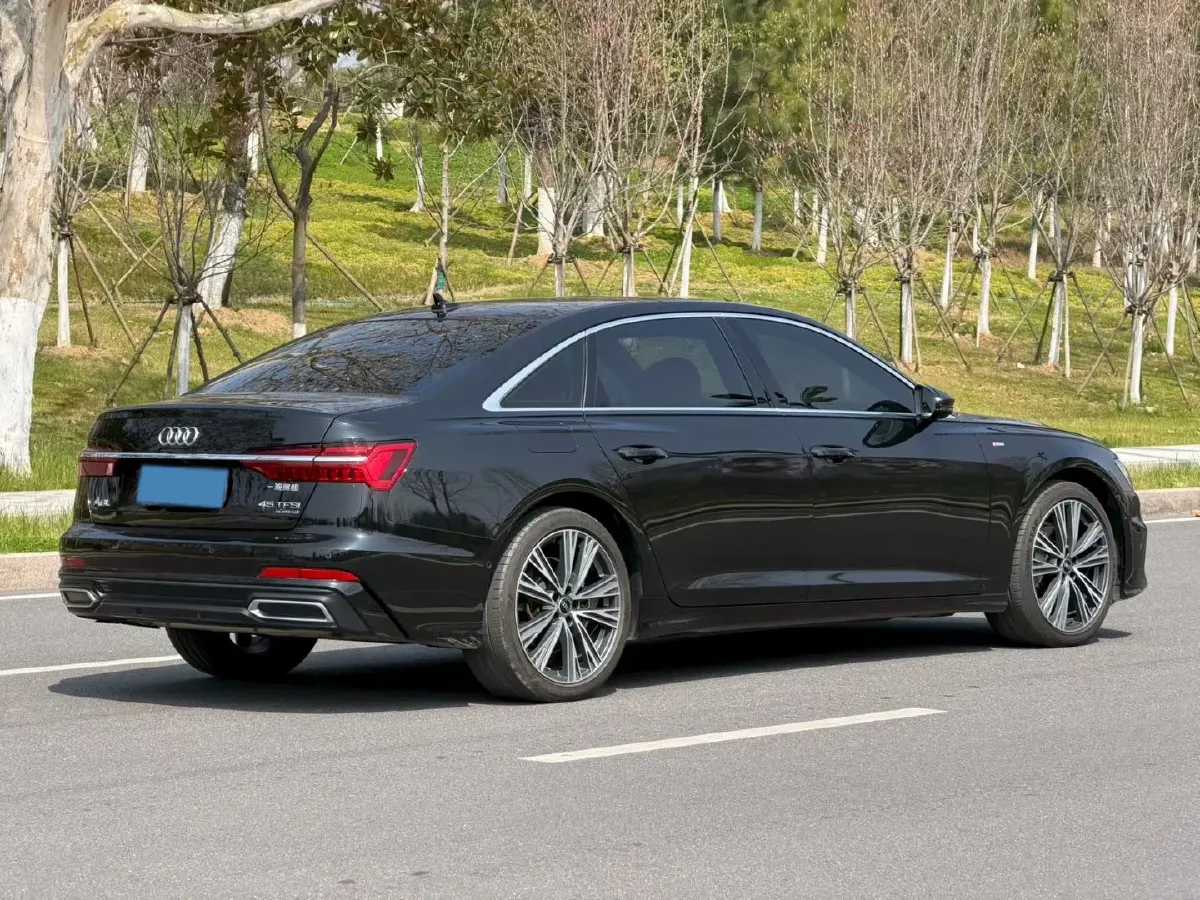 2022 Audi A6L 2.0T 224HP L4 7DCT,autocango,china used car exporter,china ev exporter,chinese used car exporter,chinese used ev exporter