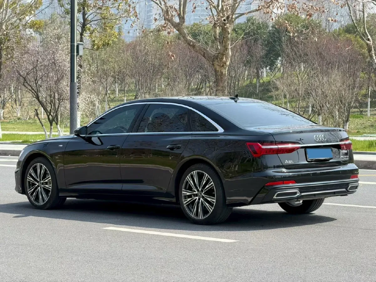 2022 Audi A6L 2.0T 224HP L4 7DCT,autocango,china used car exporter,china ev exporter,chinese used car exporter,chinese used ev exporter