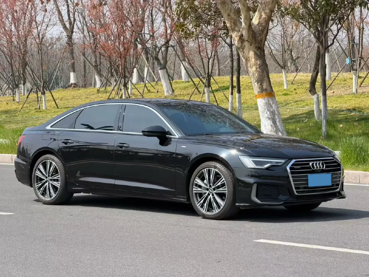 2022 Audi A6L 2.0T 224HP L4 7DCT,autocango,china used car exporter,china ev exporter,chinese used car exporter,chinese used ev exporter