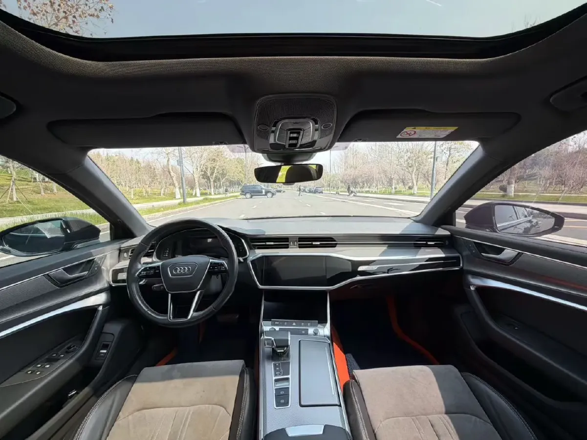 2022 Audi A6L 2.0T 224HP L4 7DCT,autocango,china used car exporter,china ev exporter,chinese used car exporter,chinese used ev exporter