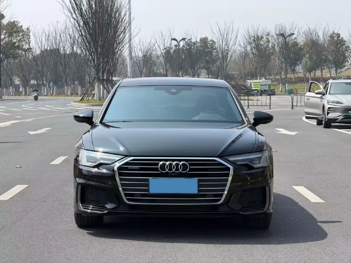 2022 Audi A6L 2.0T 224HP L4 7DCT,autocango,china used car exporter,china ev exporter,chinese used car exporter,chinese used ev exporter